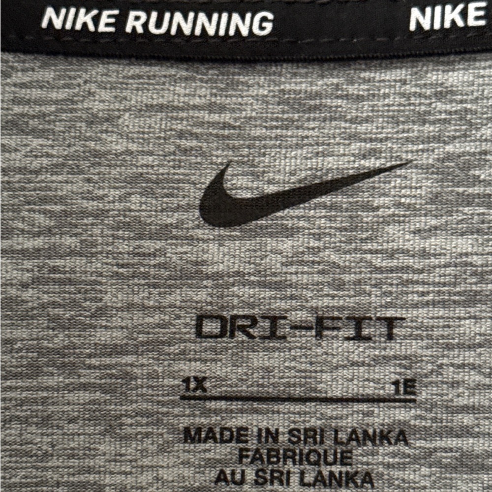 Women’s Nike Quarter Zip Grey Pullover Athletic Top with Thumbholes, Size 1X. - Picture 6 of 13